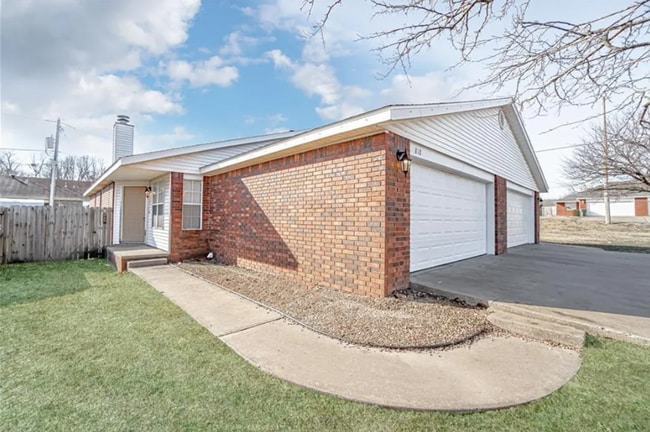 property at 818-818 E Rachel Ln