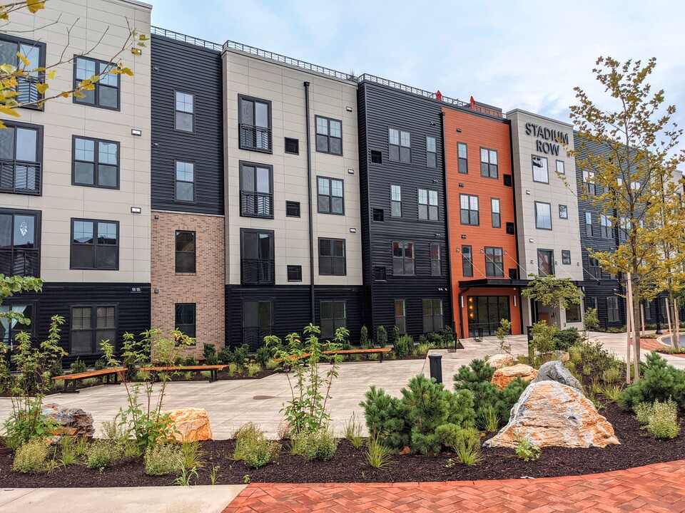 Stadium Row Apartments in Lancaster, PA - Building Photo