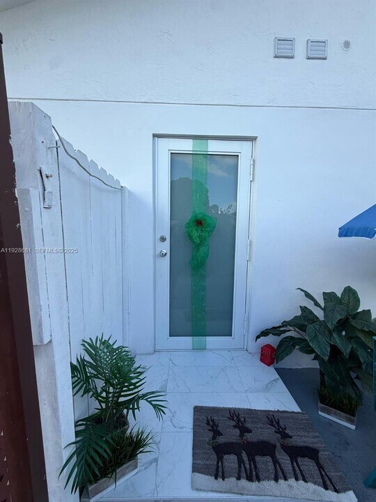 2410 SW 143rd Ct in Miami, FL - Building Photo