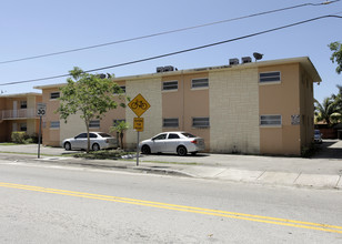 3162-3170 SW 16th St in Miami, FL - Building Photo - Building Photo