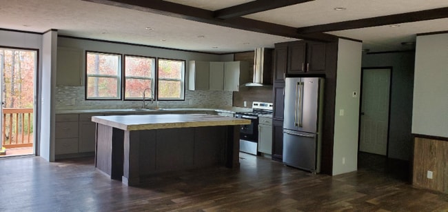 property at 952 Chula Vista Mountain Rd