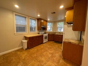 1822 T St in Sacramento, CA - Building Photo - Building Photo