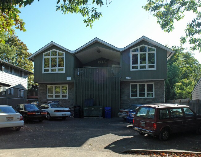 Clairmont-Kincaid Apartments in Eugene, OR - Building Photo - Building Photo