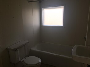 1923 E Ridgeway Ave in Waterloo, IA - Building Photo - Building Photo