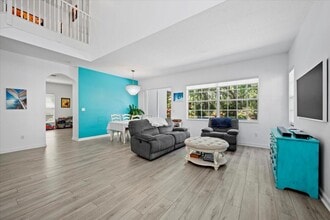 956 Mill Creek Dr in Palm Beach Gardens, FL - Building Photo - Building Photo