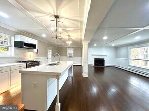 381 Upper Gulph Rd in Wayne, PA - Building Photo - Building Photo