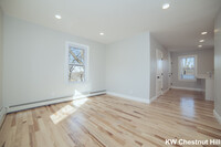 10 Duffley Ct, Unit 2 in Chestnut Hill, MA - Foto de edificio - Building Photo