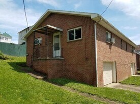 819 Ridgely Ave, Unit 819 in Fairmont, WV - Building Photo