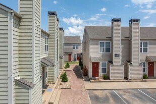 Belmont Park Townhomes in Tulsa, OK - Building Photo