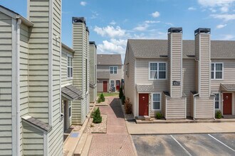 Belmont Park Townhomes in Tulsa, OK - Foto de edificio - Building Photo