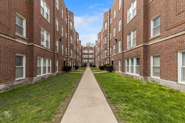 310 N Menard Chicago, IL 60644 in Chicago, IL - Building Photo - Building Photo