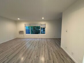 7555 De Longpre Ave, Unit 3 in Los Angeles, CA - Building Photo - Building Photo