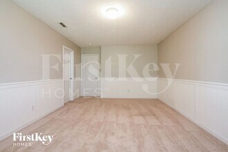 7029 Halifax Ct in Avon, IN - Building Photo - Building Photo