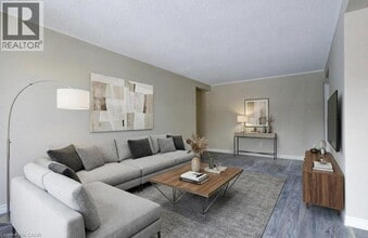 326 Erb St. W in Waterloo, ON - Building Photo - Building Photo