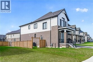 325 Provident Wy in Hamilton, ON - Building Photo - Building Photo