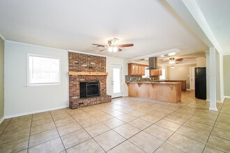 1215 Rockingham Dr in Clinton, MS - Foto de edificio - Building Photo