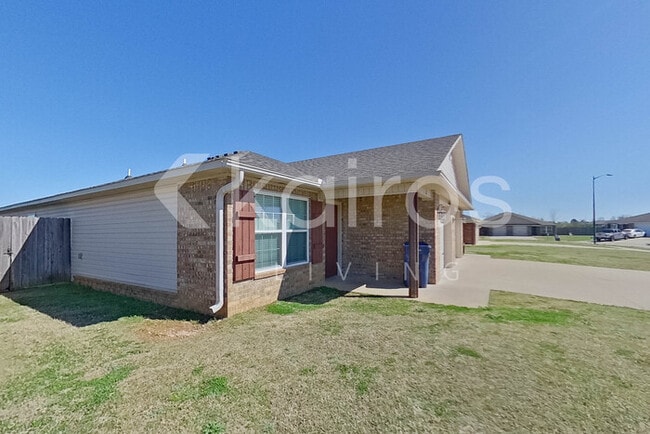 5002 Thomas St in Siloam Springs, AR - Foto de edificio - Building Photo