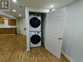 3616 Cherrington Crescent in Mississauga, ON - Building Photo - Building Photo