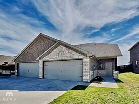 704 Rolling Terrace Cir in Granbury, TX - Building Photo