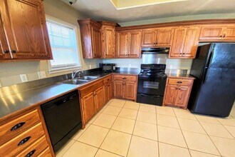 406 Churchill St in Lake Charles, LA - Building Photo - Building Photo