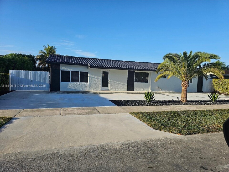 10790 SW 66th Dr in Miami, FL - Building Photo