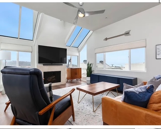 319 Longden Ln in Solana Beach, CA - Foto de edificio - Building Photo