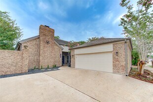 14207 Stokesmount Dr in Houston, TX - Building Photo