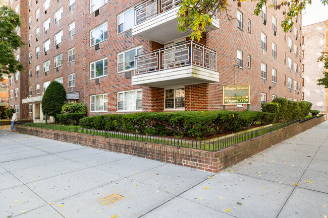 Avalon Terrace Apartments in Jamaica, NY - Building Photo - Building Photo