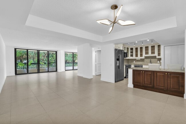 277 N Ocean Blvd