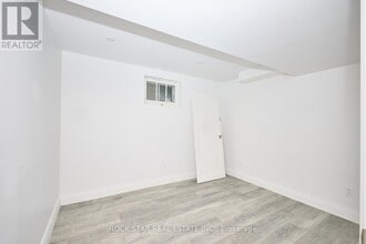 65 Almond St in Welland, ON - Building Photo - Building Photo