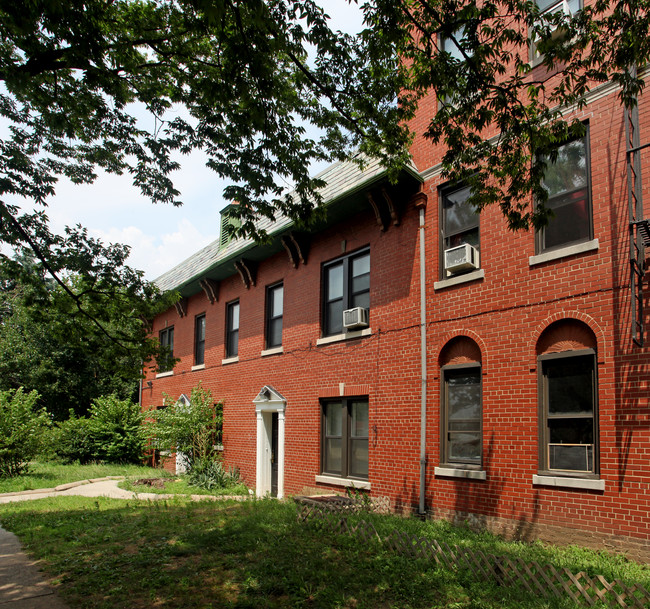 Hollis Apartments in Hollis, NY - Foto de edificio - Building Photo