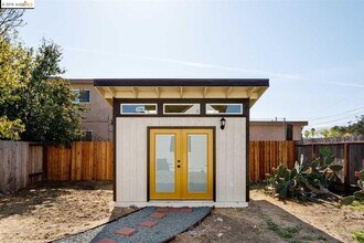 106 Chanslor Ave in Richmond, CA - Building Photo - Building Photo