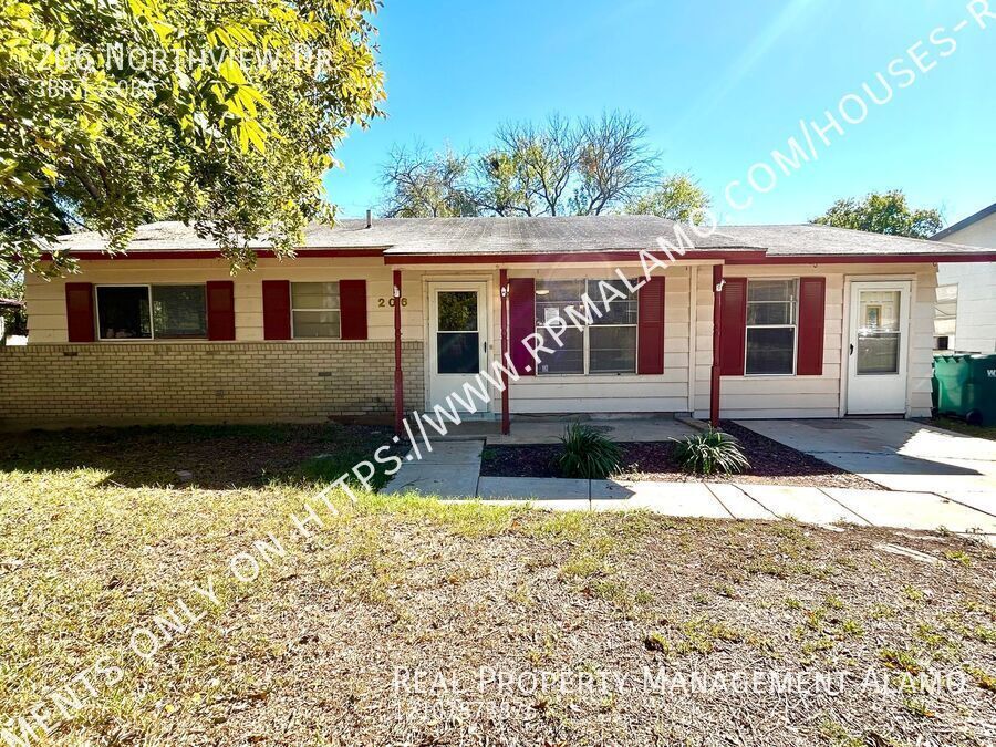 206 Northview Dr in Universal City, TX - Building Photo