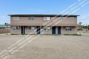 3411 Center Dr, Unit Unit A in Las Vegas, NV - Building Photo