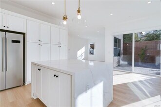 86 Henson in Irvine, CA - Building Photo - Building Photo