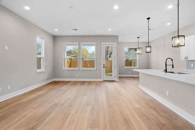 5823 Sunlight Ln in Houston, TX - Building Photo - Building Photo