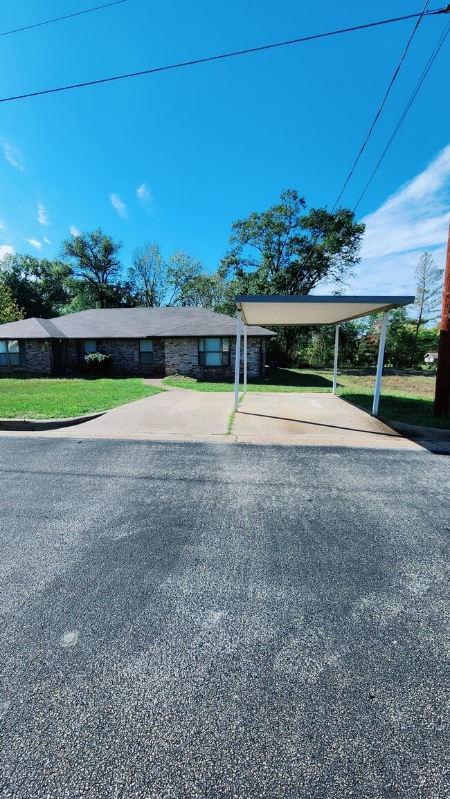 property at 16042 Pawnee Dr