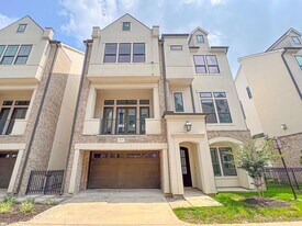 2122 Blalock Rd in Houston, TX - Building Photo