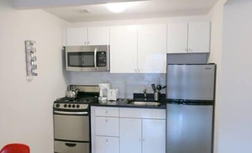 521 W 48th St in New York, NY - Building Photo - Building Photo