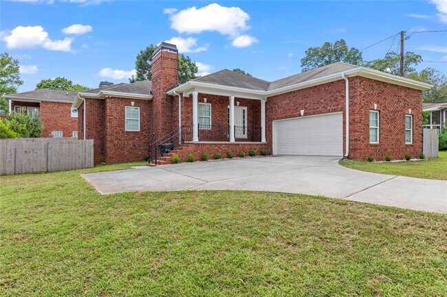208 Victoria Ln in Hapeville, GA - Building Photo - Building Photo