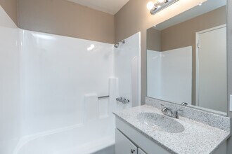 Magnolia Apartments in Riverside, CA - Building Photo - Interior Photo