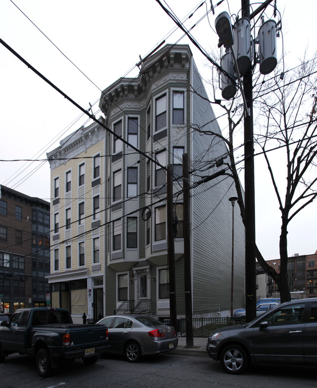 202 Monroe St in Hoboken, NJ - Building Photo - Building Photo