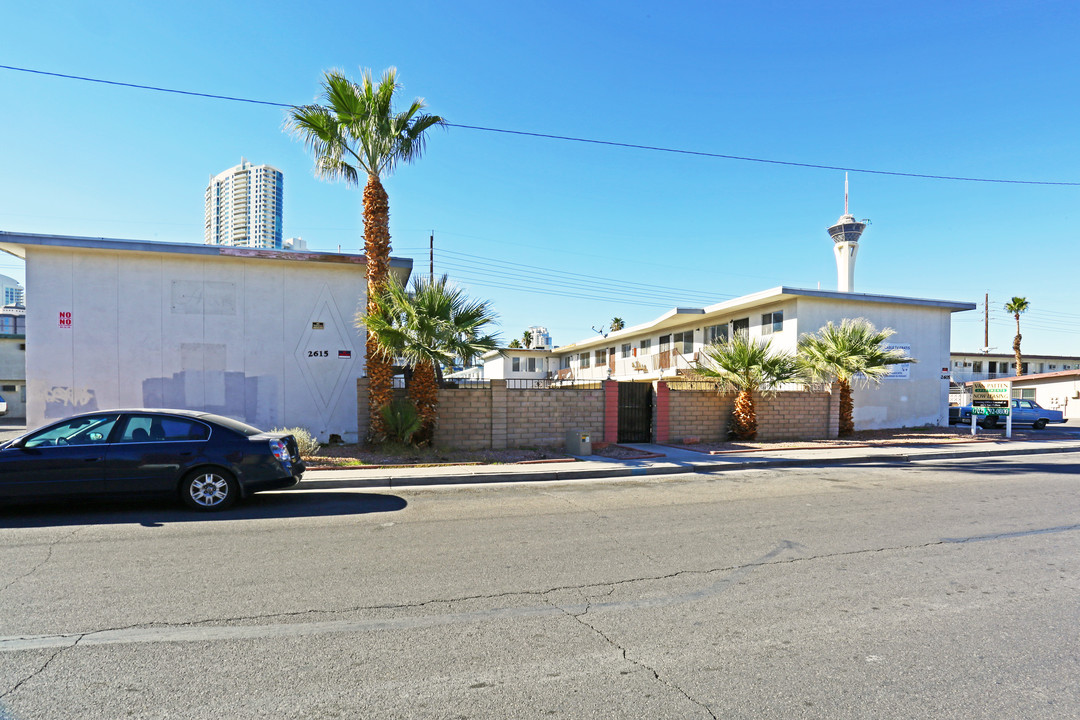 Van Patten Park Villa Apartments in Las Vegas, NV - Building Photo