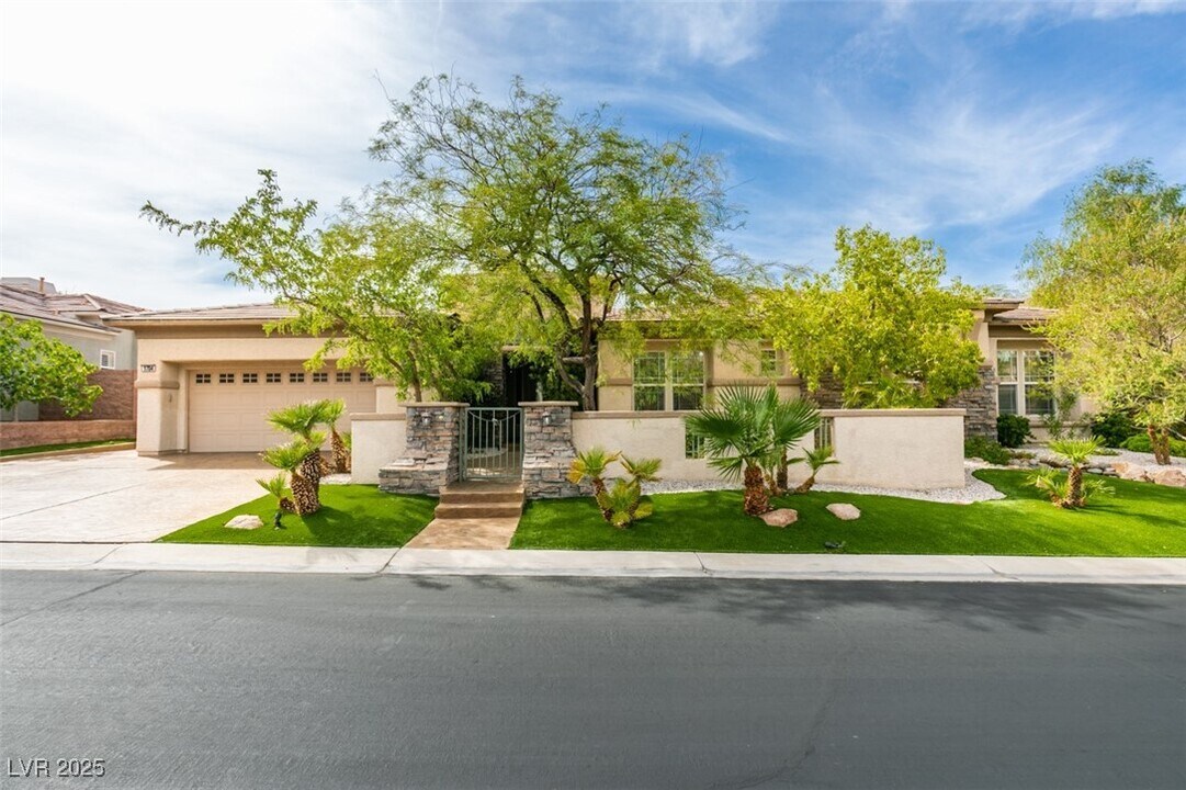 1704 Cypress Manor Dr in Henderson, NV - Building Photo