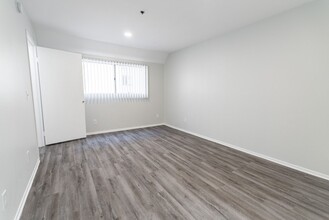 10755 Kling Street in North Hollywood, CA - Building Photo - Interior Photo