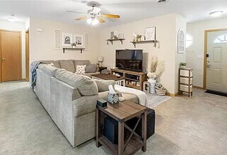 517 Stonedale Dr in Manhattan, KS - Building Photo - Building Photo