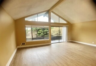 7924 212th St SW, Unit 302 in Edmonds, WA - Foto de edificio - Building Photo
