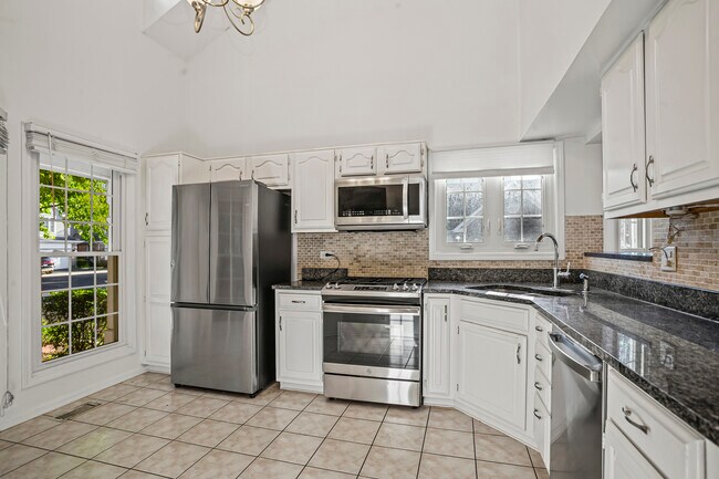 807 Fairmont Ct in Des Plaines, IL - Building Photo - Building Photo