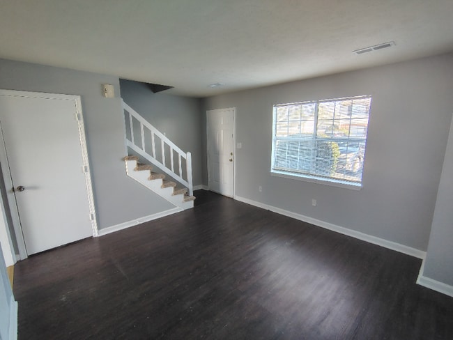 property at 7 Duiguid Dr