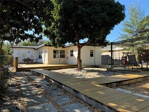 2247 Jackson St in Hollywood, FL - Building Photo - Building Photo